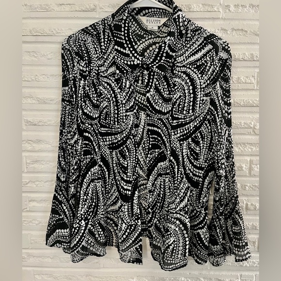 Allison Taylor blouse with flared cuffs - Picture 2 of 7